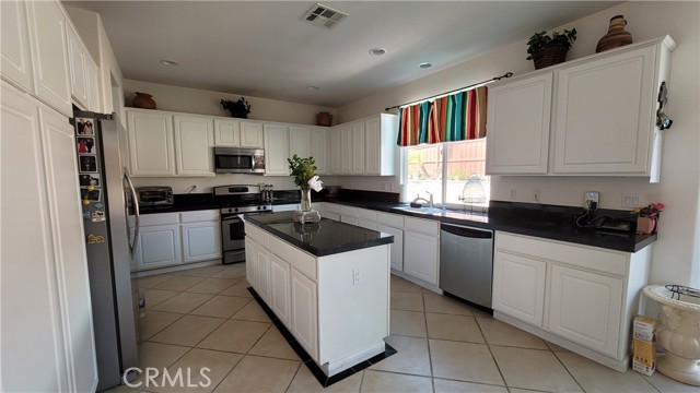 Detail Gallery Image 14 of 40 For 27852 Whittington Rd, Menifee,  CA 92584 - 5 Beds | 3/1 Baths