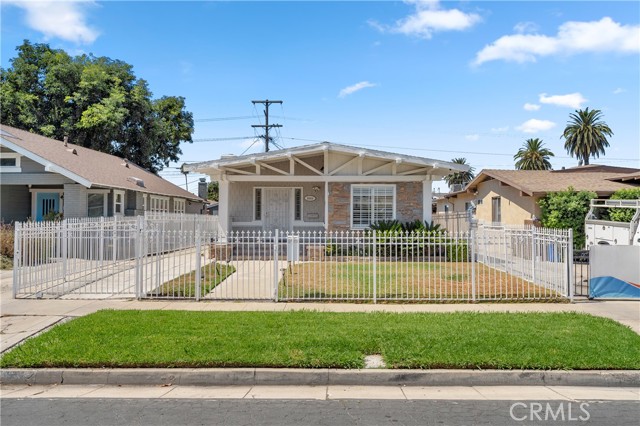 Detail Gallery Image 1 of 31 For 3559 S Gramercy Pl, Los Angeles,  CA 90018 - 3 Beds | 2 Baths