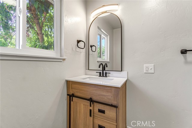 Detail Gallery Image 30 of 41 For 2824 E Brown Ave, Fresno,  CA 93703 - 3 Beds | 2 Baths