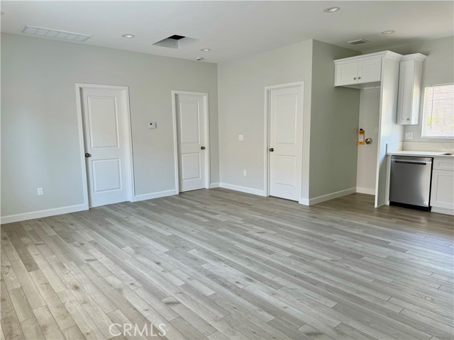 Image 22 of 23 For 959 Kenwood  