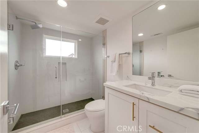 Detail Gallery Image 42 of 67 For 608 Heliotrope, Corona Del Mar,  CA 92625 - 4 Beds | 4 Baths