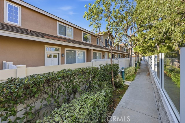 Detail Gallery Image 3 of 25 For 876 S Yellowstone Way, Anaheim Hills,  CA 92808 - 3 Beds | 2/1 Baths