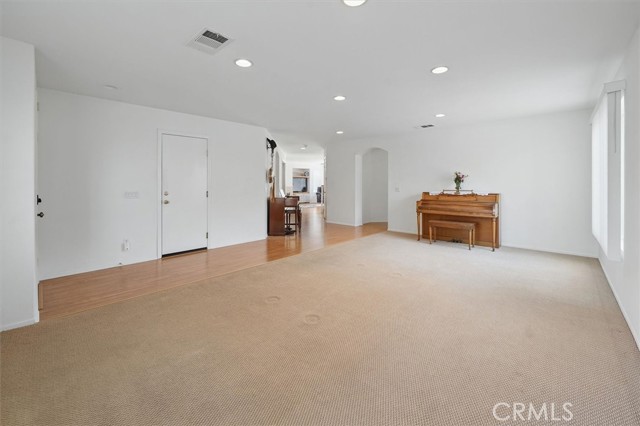 Detail Gallery Image 3 of 33 For 28652 Deer Springs Dr, Saugus,  CA 91390 - 5 Beds | 2/1 Baths