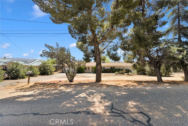 Detail Gallery Image 3 of 57 For 16783 Mission, Hesperia,  CA 92345 - 4 Beds | 3 Baths