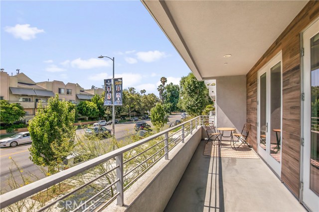 Detail Gallery Image 32 of 42 For 4240 Laurel Canyon Bld #208,  Studio City,  CA 91604 - 3 Beds | 3/1 Baths