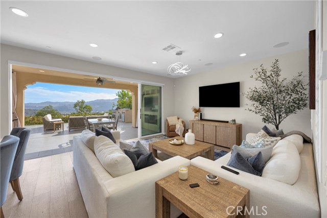 Front Image Thumbnail for CROC25234971