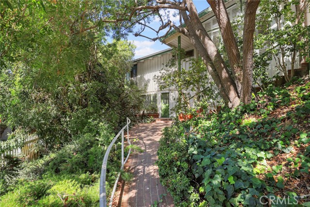 Detail Gallery Image 11 of 18 For 11575 Amanda Dr, Studio City,  CA 91604 - 4 Beds | 3 Baths