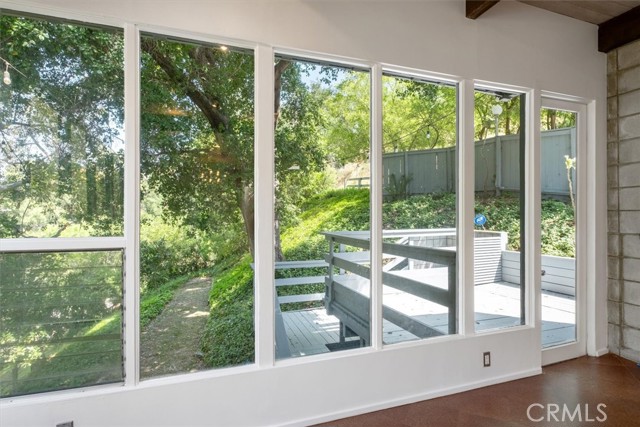 Detail Gallery Image 4 of 26 For 3946 Alta Mesa Dr, Studio City,  CA 91604 - 3 Beds | 2 Baths