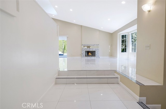 Detail Gallery Image 15 of 49 For 2255 E Chevy Chase Dr, Glendale,  CA 91206 - 4 Beds | 3 Baths