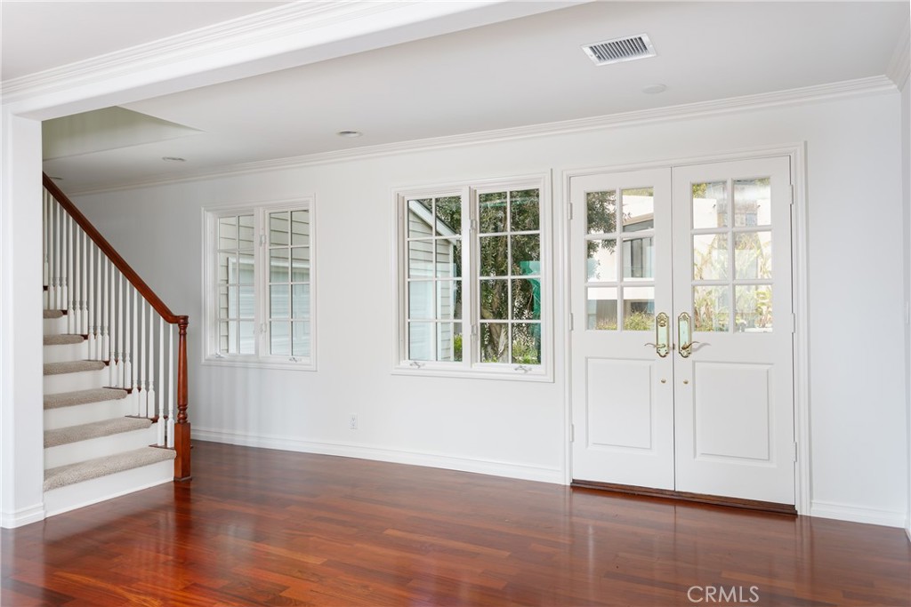 575 Nyes Place