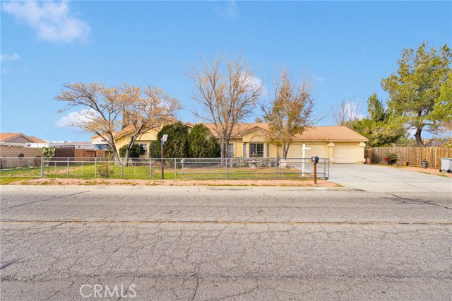 Detail Gallery Image 2 of 54 For 9788 9th Ave, Hesperia,  CA 92345 - 3 Beds | 3 Baths