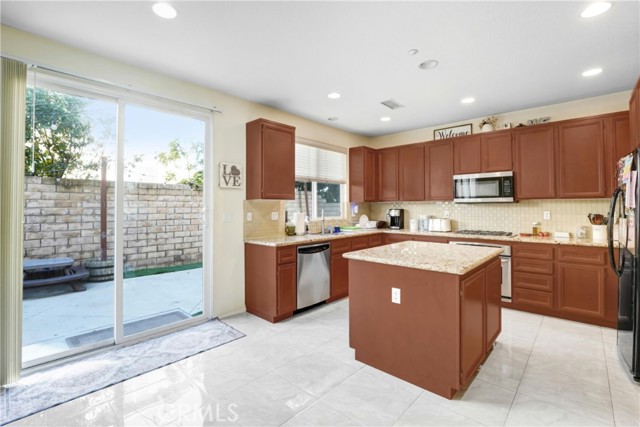 Detail Gallery Image 11 of 38 For 13223 Norfolk Ct, Moorpark,  CA 93021 - 3 Beds | 2/1 Baths