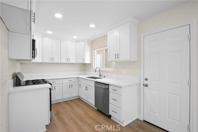 Detail Gallery Image 6 of 21 For 1683 Lark, Corona,  CA 92882 - 4 Beds | 1/1 Baths