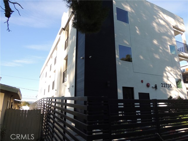 Detail Gallery Image 3 of 16 For 22735 Del Valle St #4,  Woodland Hills,  CA 91364 - 2 Beds | 1 Baths