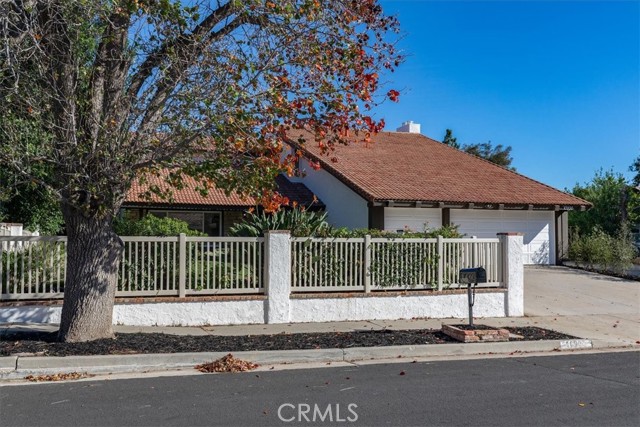 Detail Gallery Image 3 of 49 For 10900 Remmet Ave, Chatsworth,  CA 91311 - 5 Beds | 3 Baths