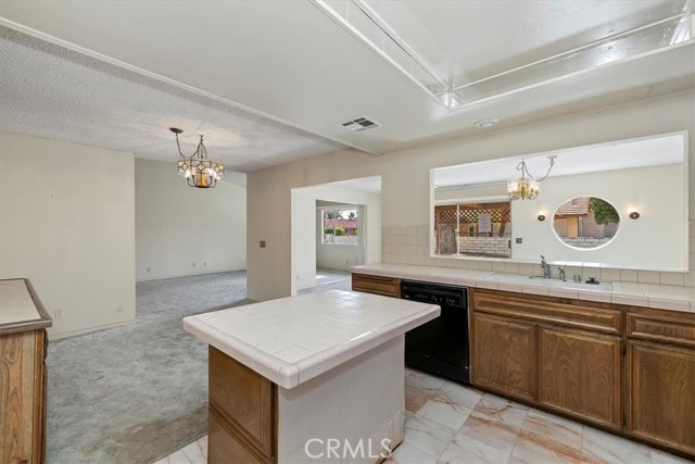 Detail Gallery Image 14 of 23 For 1825 Flame Tree Way, Hemet,  CA 92545 - 3 Beds | 2 Baths