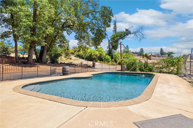 Detail Gallery Image 6 of 67 For 520 Fir St., Paradise,  CA 95969 - 5 Beds | 3/1 Baths