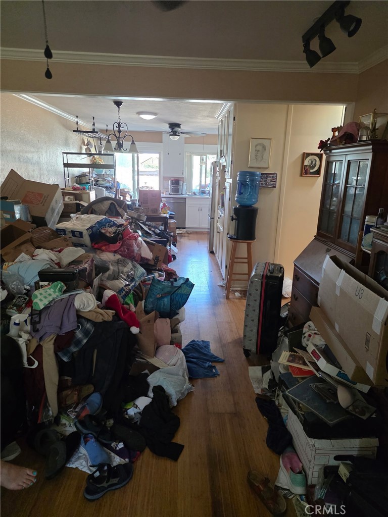 https://media.crmls.org/medias/45b7362b-0538-4eb4-8189-f6d79aaf2cfc.jpg?preset=X-Large