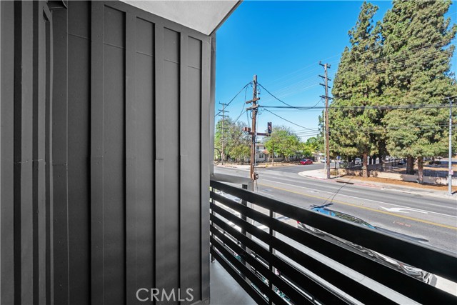 Detail Gallery Image 22 of 35 For 6700 Kester Ave, Van Nuys,  CA 91405 - 5 Beds | 4 Baths