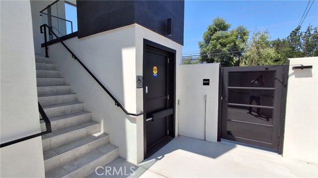 4036 Rosemont Avenue, Montrose CA: https://media.crmls.org/medias/45b8f563-c21c-48eb-b9b8-c37dc210d668.jpg