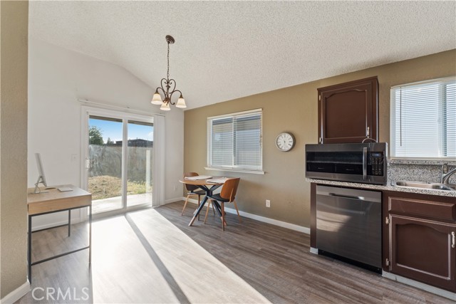 2433 N Knoll Avenue, Fresno CA: https://media.crmls.org/medias/45bc4ed5-93c4-4be5-b1f3-ff5b0e3e5302.jpg