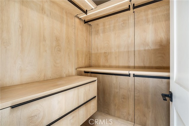 Detail Gallery Image 13 of 38 For 1333 S Orange Grove Ave #401,  Los Angeles,  CA 90019 - 3 Beds | 2/1 Baths