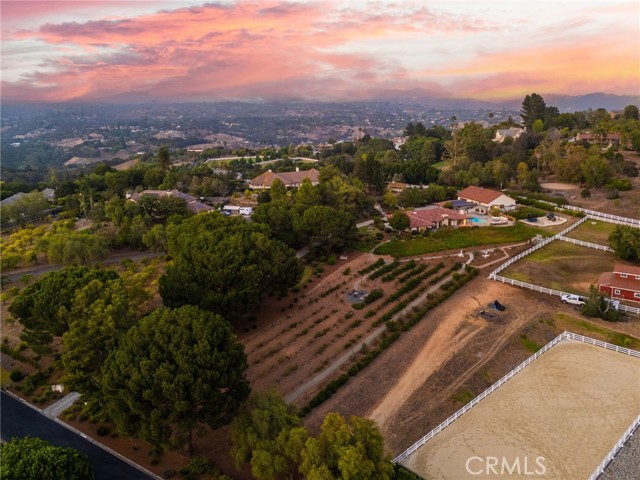 4 Golden Meadow Lane, Fallbrook CA: https://media.crmls.org/medias/45bc6973-87e6-4dc1-a50c-762b21102cef.jpg