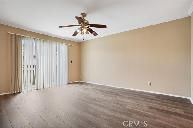 Detail Gallery Image 7 of 21 For 13623 Valerio #C,  Van Nuys,  CA 91405 - 2 Beds | 2/1 Baths