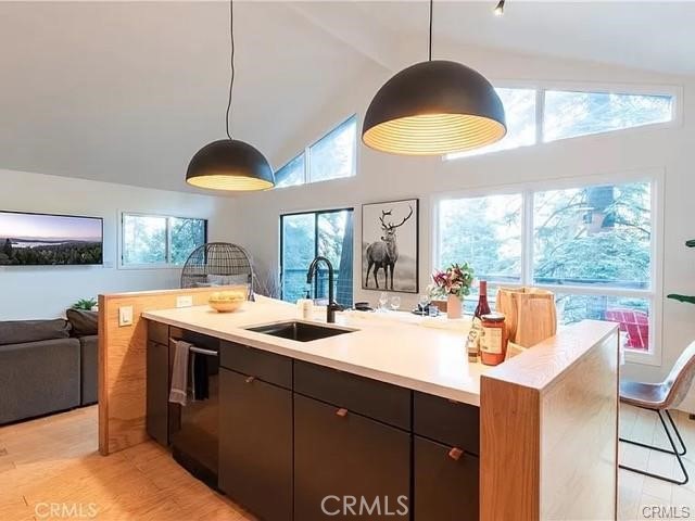 Detail Gallery Image 10 of 42 For 555 Dover Ct, Lake Arrowhead,  CA 92352 - 5 Beds | 2/1 Baths