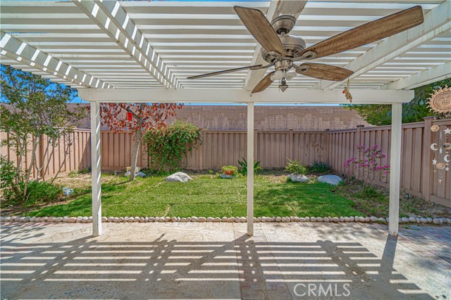 Detail Gallery Image 16 of 26 For 16722 Shinedale Dr, Canyon Country,  CA 91387 - 3 Beds | 3/1 Baths