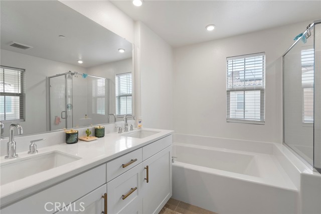 Detail Gallery Image 12 of 28 For 951 W Clover Ave, Rialto,  CA 92376 - 3 Beds | 2/1 Baths