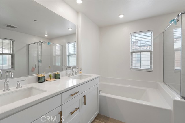 Detail Gallery Image 12 of 28 For 951 W Clover Ave, Rialto,  CA 92376 - 3 Beds | 2/1 Baths