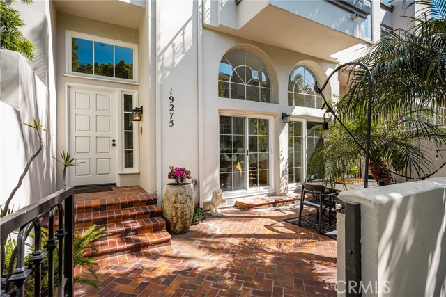 Detail Gallery Image 3 of 50 For 19275 Meadowood Circle, Huntington Beach,  CA 92648 - 2 Beds | 2/1 Baths