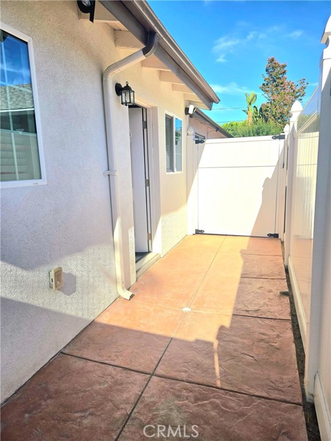 Detail Gallery Image 2 of 7 For 7104 Beckford, Reseda,  CA 91335 - 1 Beds | 1 Baths