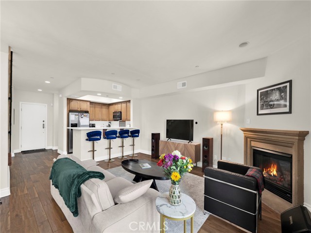 5753 White Oak Avenue, Encino CA: https://media.crmls.org/medias/45be65b9-eab4-48ce-863e-d950e24e566c.jpg