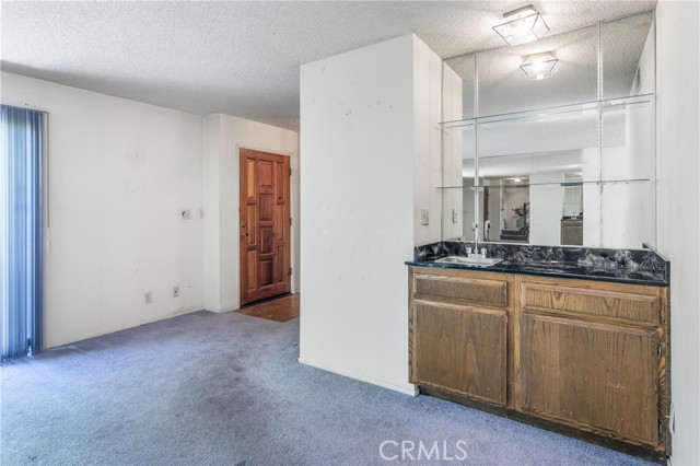 Detail Gallery Image 5 of 18 For 13203 Vanowen St #8,  North Hollywood,  CA 91605 - 2 Beds | 3 Baths