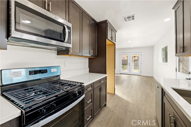 Detail Gallery Image 11 of 27 For 44054 Elm Ave, Lancaster,  CA 93534 - 4 Beds | 2 Baths