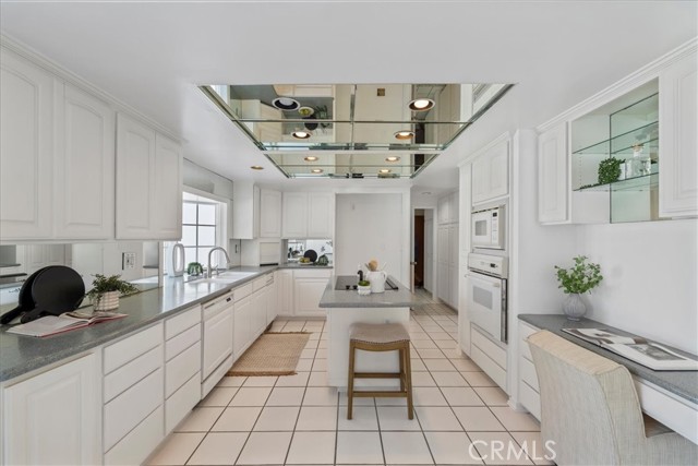 6451 E Shire Way, Long Beach CA: https://media.crmls.org/medias/45c2396d-4eb7-4e07-b0e9-0695890156cf.jpg