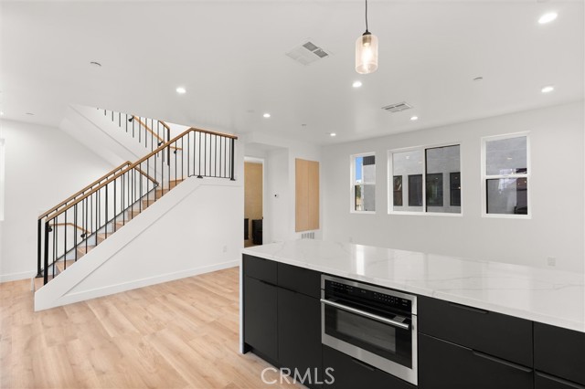 Detail Gallery Image 15 of 33 For 11410 W Calvert St, North Hollywood,  CA 91606 - 3 Beds | 3/1 Baths