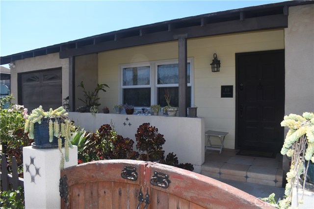 419 California Street Huntington Beach, California 2 BR 1 Bath Beautiful Beach Cottage with Flower Garden. Short walk to Huntington Beach Pier, Pacific City and Downtown. Looking for tenant with good credit and stable income. Shown by Appointment Only.