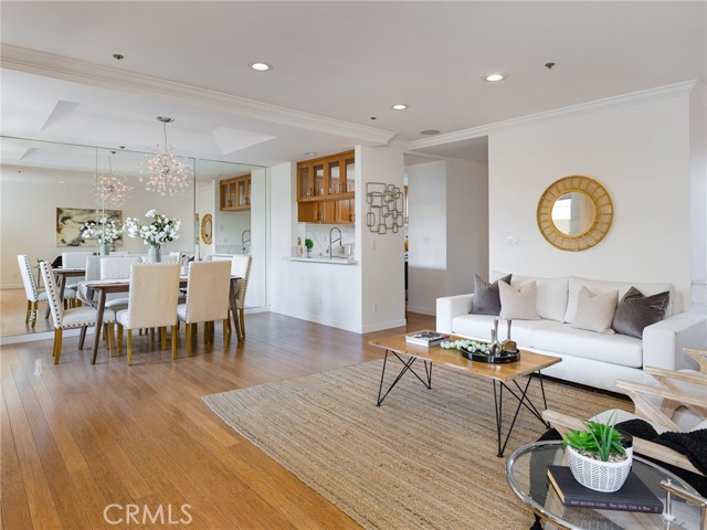 Detail Gallery Image 5 of 37 For 10664 Wilkins Ave #202,  Los Angeles,  CA 90024 - 2 Beds | 2/1 Baths