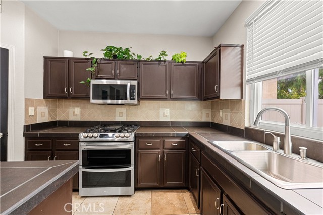 Detail Gallery Image 17 of 55 For 3905 Posada Ct, Oceanside,  CA 92058 - 3 Beds | 3 Baths