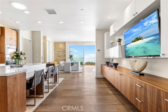 3355 Alta Laguna Boulevard, Laguna Beach CA: https://media.crmls.org/medias/45c3eff2-d50d-4317-8a33-c603ea342368.jpg