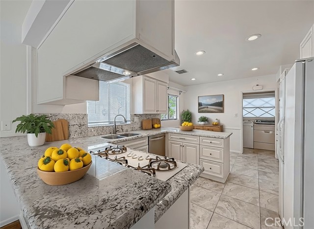 Detail Gallery Image 20 of 55 For 15550 Otsego St, Encino,  CA 91436 - 3 Beds | 2 Baths