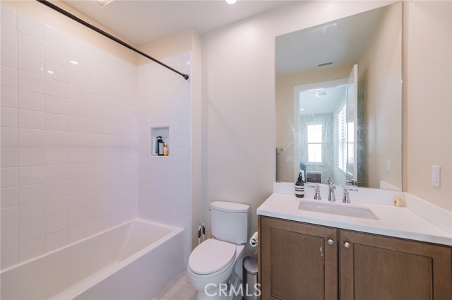 Detail Gallery Image 33 of 56 For 58 Longchamp, Irvine,  CA 92602 - 4 Beds | 4/1 Baths