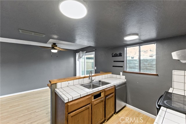 Detail Gallery Image 3 of 18 For 5188 W Ashlan, Fresno,  CA 93612 - 3 Beds | 1/1 Baths