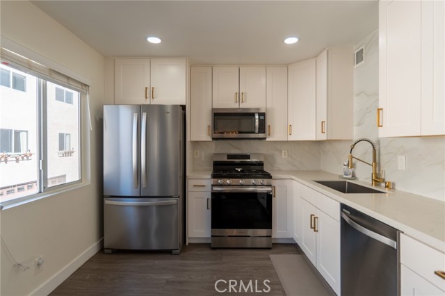 Detail Gallery Image 16 of 34 For 7757 via Rosa Maria, Burbank,  CA 91504 - 2 Beds | 3 Baths