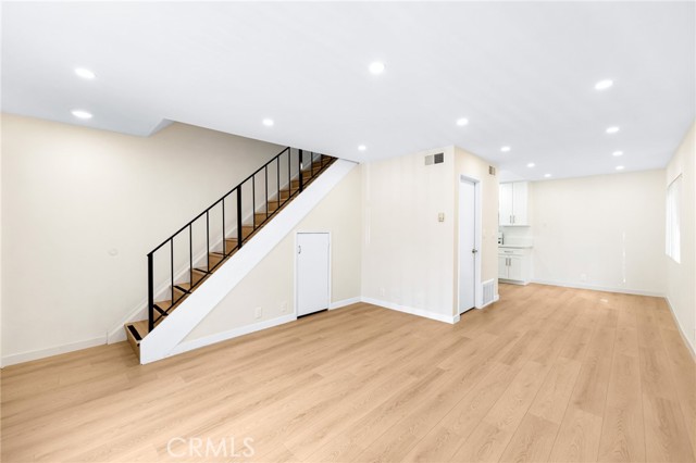 Detail Gallery Image 5 of 19 For 333 Riverdale Dr 1a,  Glendale,  CA 91204 - 2 Beds | 1/1 Baths