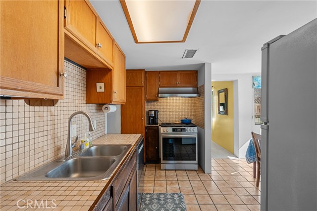 Detail Gallery Image 10 of 34 For 3935 Vista Ct, La Crescenta,  CA 91214 - 2 Beds | 2 Baths