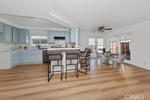 Detail Gallery Image 3 of 24 For 12235 Clover #169,  Pacoima,  CA 91331 - 3 Beds | 2/1 Baths